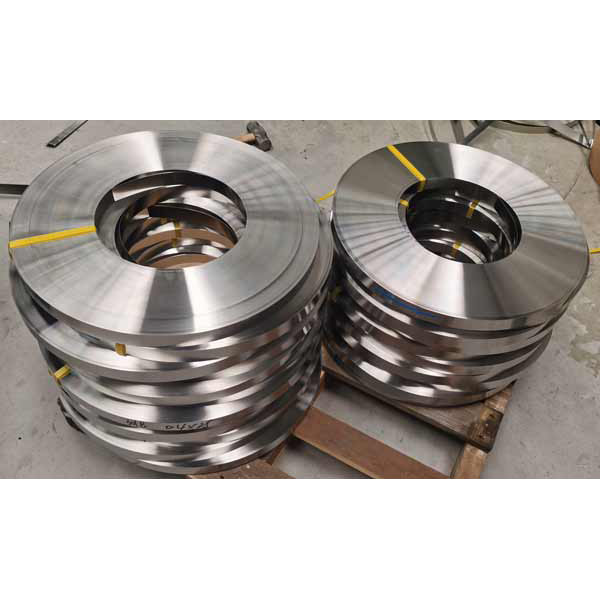 Nimbulaké lan cara perawatan saka pitting lan protrusions ing lumahing tliti stainless steel Strip